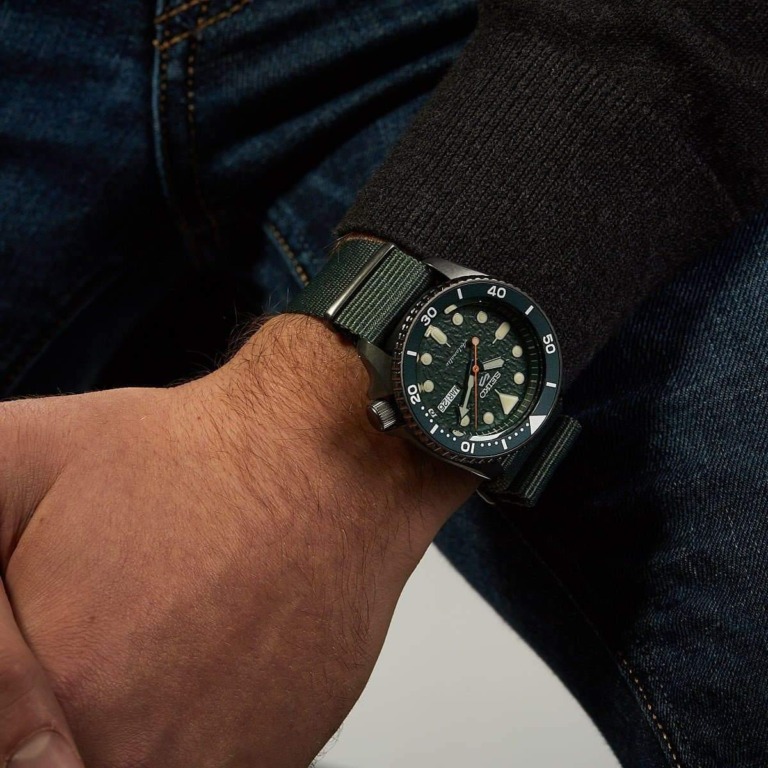 SEIKO NEW 5 SPORTS SRPD77K1_Hand1