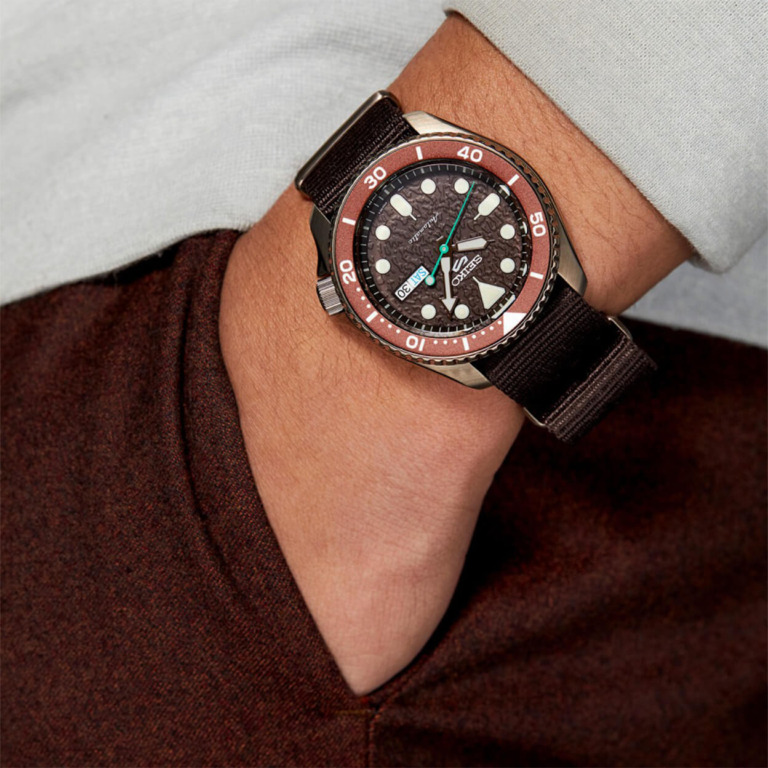 SEIKO NEW 5 SPORTS SRPD85K1_Hand