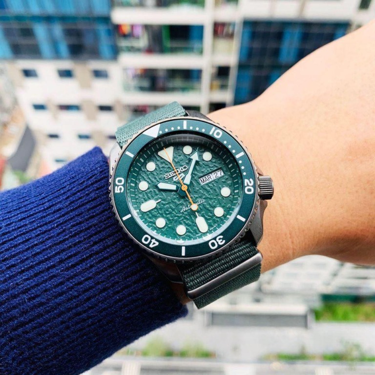 SEIKO NEW 5 SPORTS SRPD77K1_Hand2