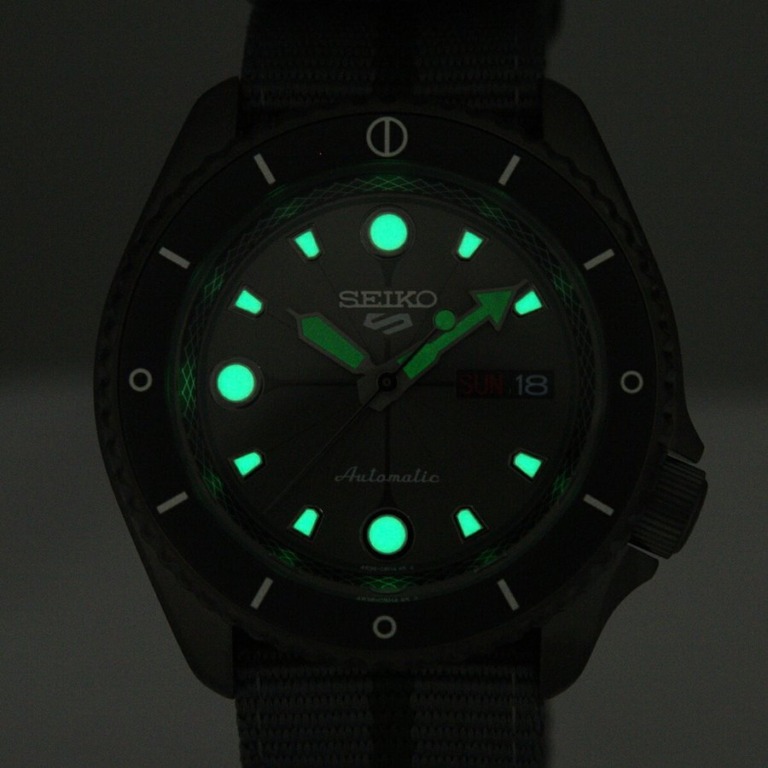 SEIKO NEW 5 SPORTS SRPF75K1_Light