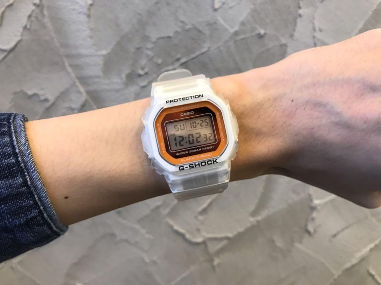 G-SHOCK DW-5600LS-7_Hand