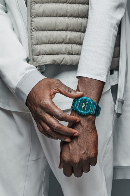 G-SHOCK DW-5600SB-3_Hand
