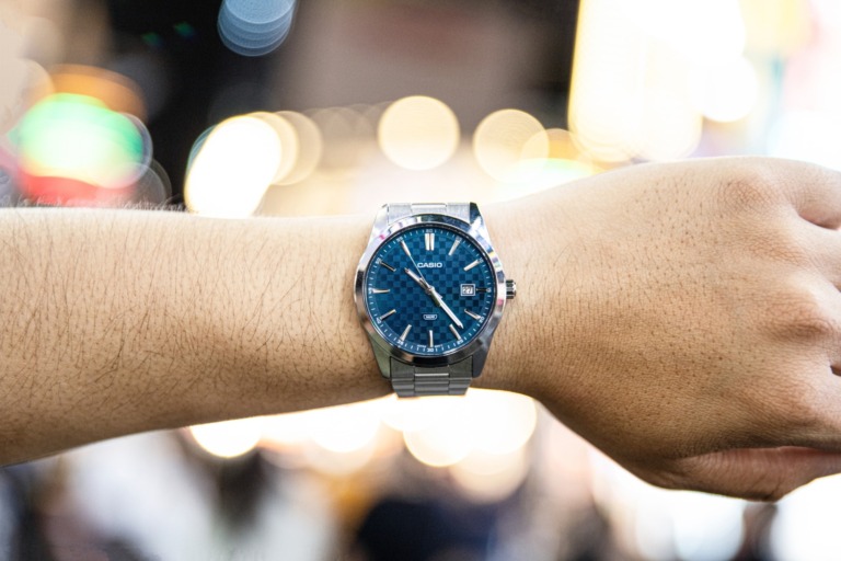 CASIO MTP-VD03D-2A2_Hand